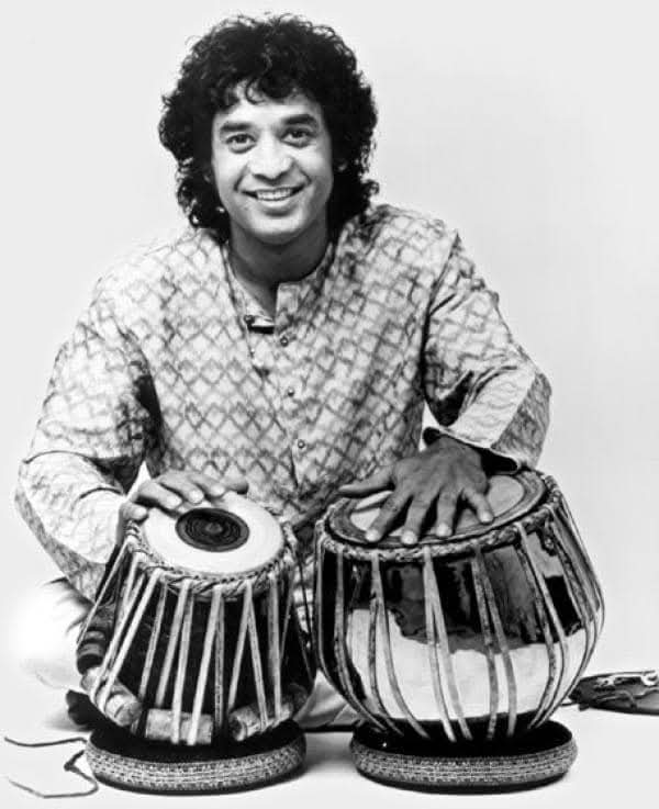 RKSharmaaa's tweet photo. तबला वादक और पद्म विभूषण उस्ताद जाकिर हुसैन का निधन !
🙏
#zakirhussain #Tabla #Indianclassicalmusic https://t.co/DT169JUc5O