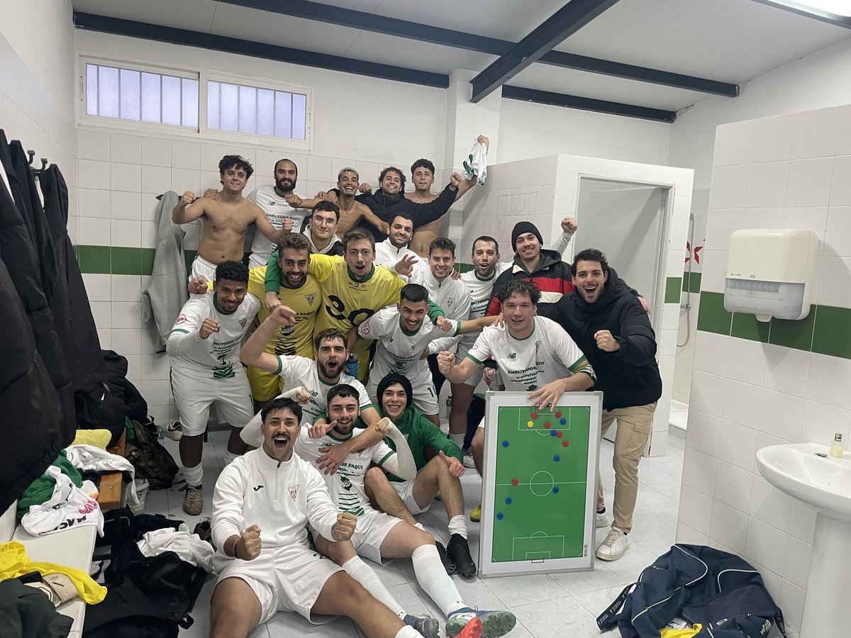 ASFGJROEKFNIENWBSVSVSHSSHBDFBBFFB 
LA FOTO DEL +3