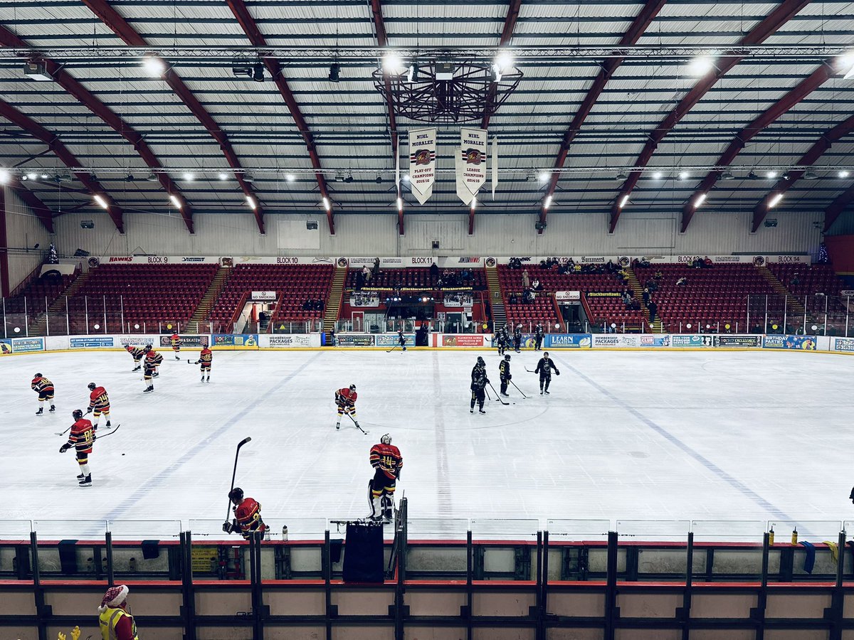 ChrisMartin_93's tweet photo. Sunday evening at the ice hockey.
A six point weekend would be nice.
Up the festive season holiday Hawks x
#uptheice #slippy #festive #emptysack https://t.co/PWAwDPu3AY