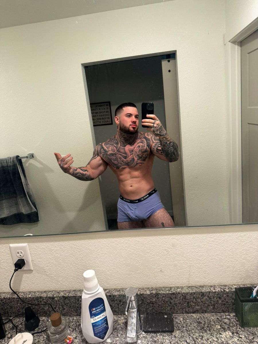 deekaesthetic's tweet photo. How ya doinnn https://t.co/c71FyjX0FF