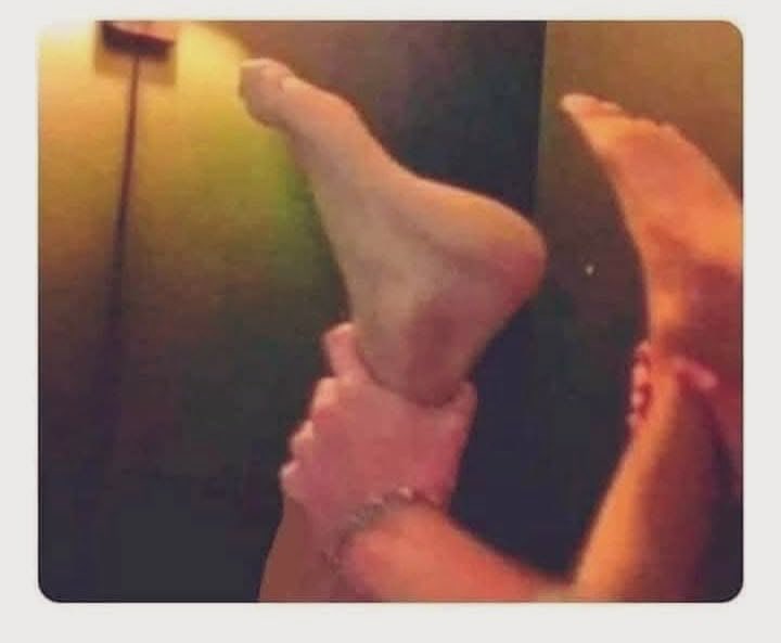 Chichita1209's tweet photo. Casi me caigo de la cama, pero me alcanzo agarrar 🔥😈👅🤤 https://t.co/mzsJs5KckQ