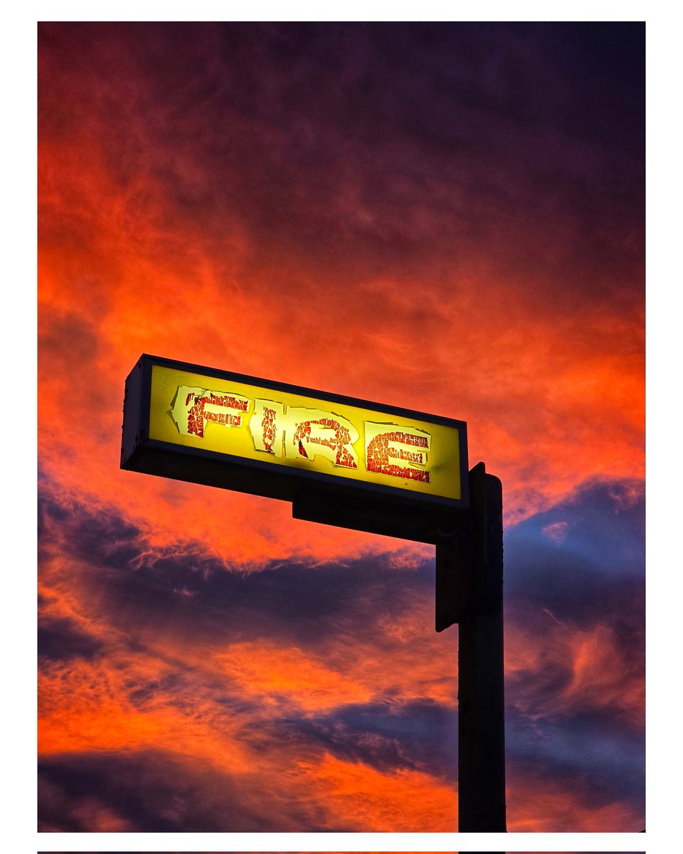 Be4ch's tweet image. An impressive sunset over the fire station this evening.

#sunset