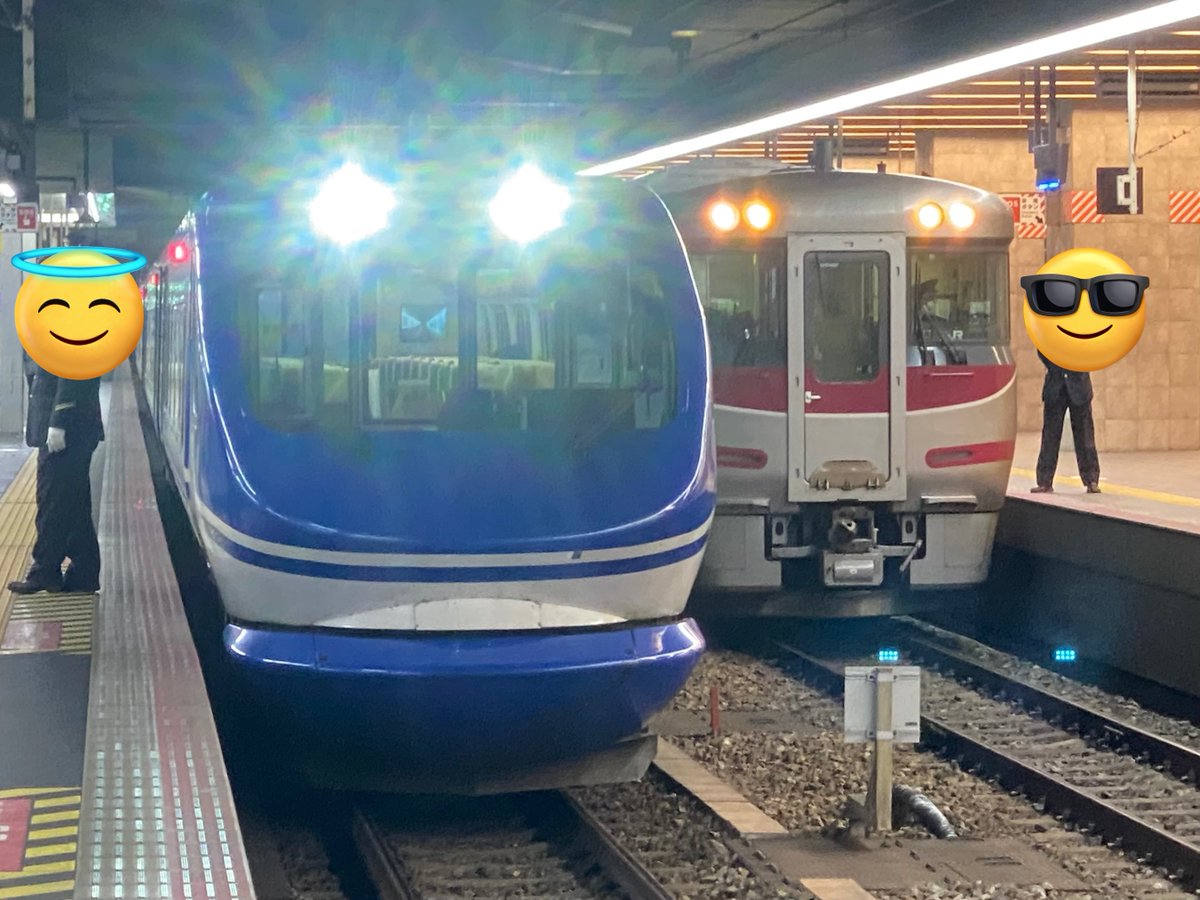 hokuto281's tweet photo. スーパーはくととはまかぜ

10人くらい必死に撮影していたので混じって撮ってみた

最近実車に興味がないのでよくわからないのだが、HOT7000とキハ189の並びは珍しいのだろうか？🤔 https://t.co/Fb4t6r9PCU