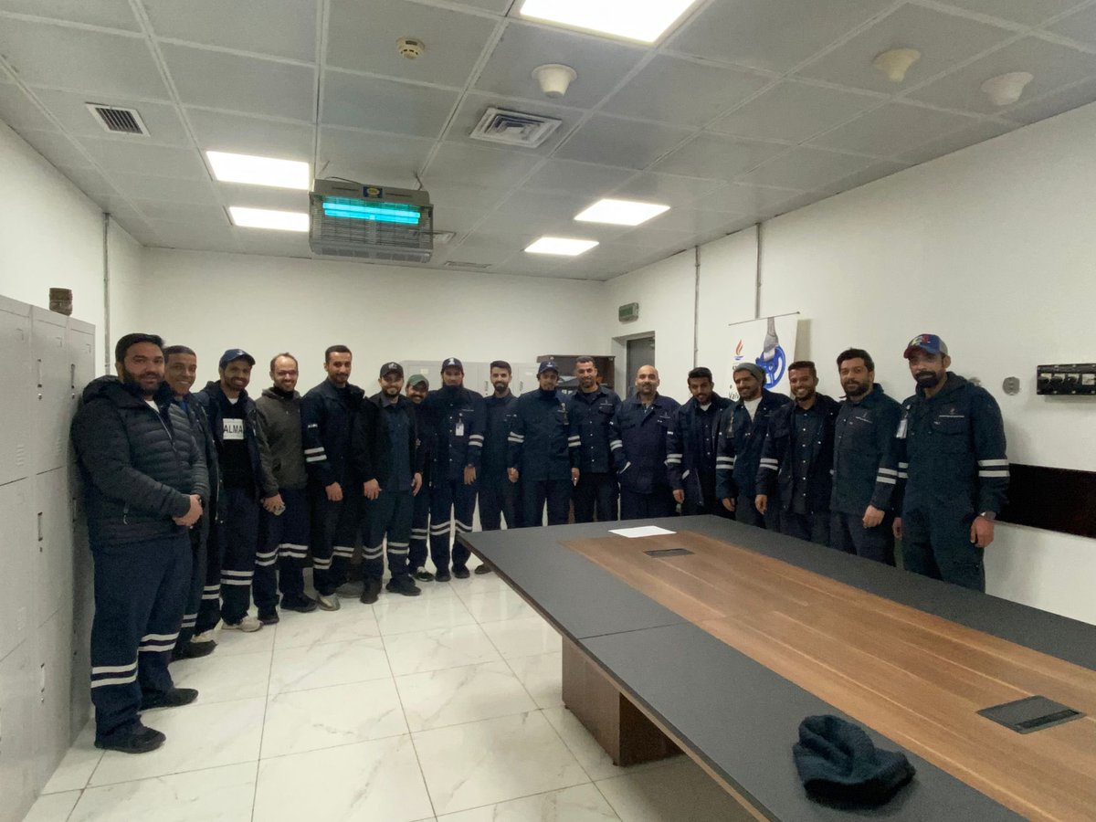 تشرفنا بزيارة إخوانا نقابة البترول ( التغيير ) 

وكامل الدعم والتأييد لهم في الانتخابات القادمه

#القطاع_النفطي