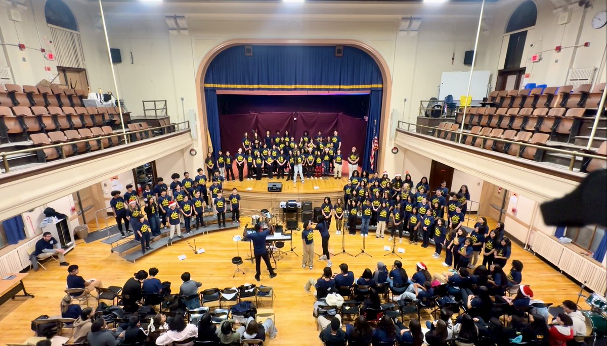 drnathanwebb_'s tweet photo. BMS Holiday Show - December 5, 2024
@belleville_ps @BellevillePS_BA @Dr_DEliaHR @JoeLepo https://t.co/I7lXhsdeam