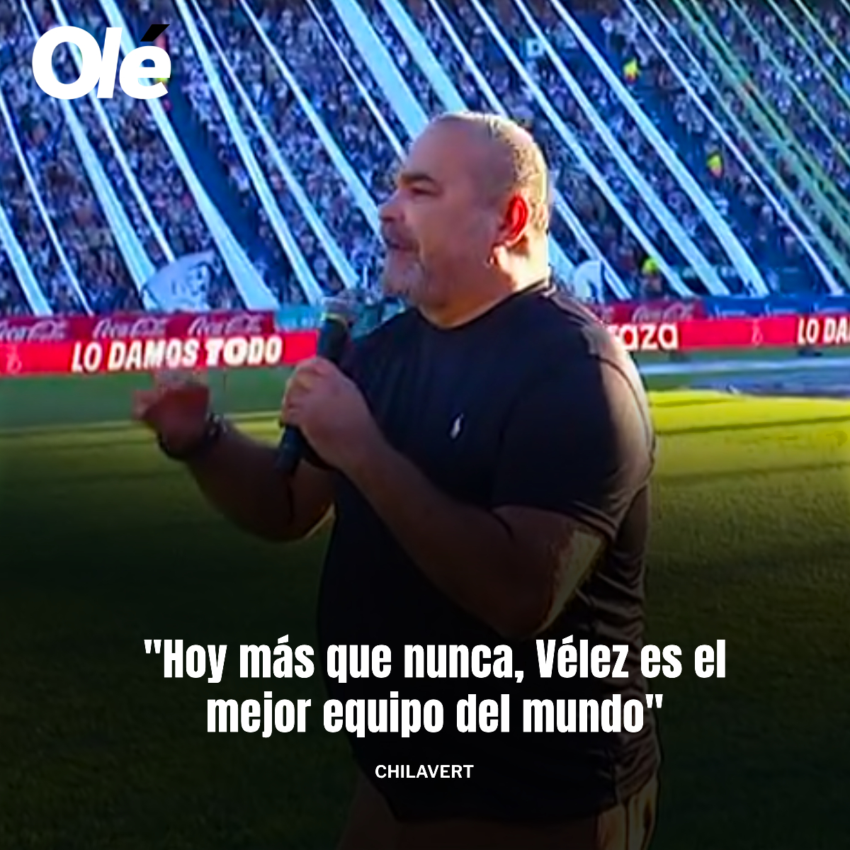 DiarioOle's tweet photo. INÉDITA ARENGA DE CHILAVERT ⚪️🔵

A minutos de la definición del torneo, el histórico arquero de Vélez salió a arengar a sus hinchas, con un micrófono, hablando para todo el estadio https://t.co/IucJn642id