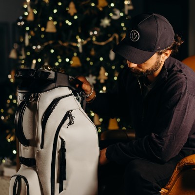 vesselgolf's tweet image. A Season of Purpose by VESSEL. 

This holiday season, we’re celebrating the moments that make the season special—acts of giving, treating yourself, and embracing joy.

#VesselGolf #CraftedForTheDriven