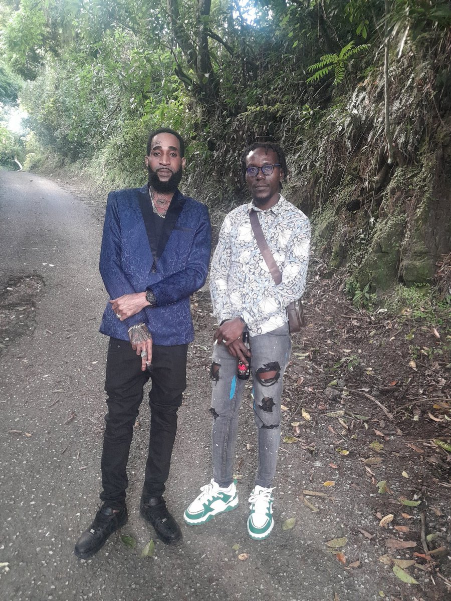 shortboss775's tweet photo. Outside https://t.co/vQwbSDAtx3