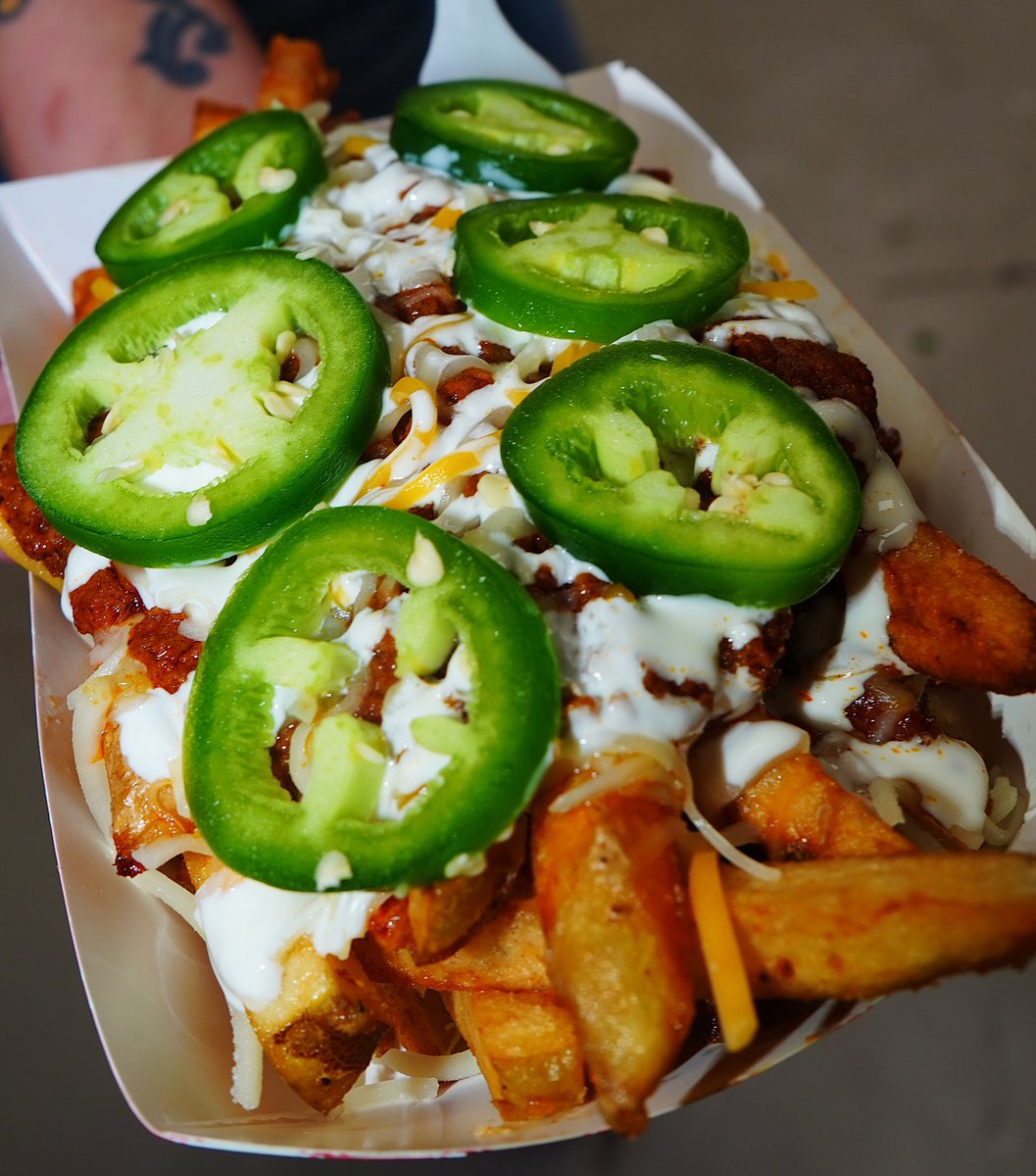 papaheadz's tweet photo. CHILI CHEESE // JALAPEÑOS // SOUR CREAM // SHREDDED CHEESE 😮‍💨🤤💥

PATIO OPENS AT 6P. COME GRAB BEFORE ITS GONE TONIGHT. THESE HAVE BEEN THE FIRST TO GO EVERY NIGHT 💥💥

82868 MILES AVE
@eatgabinos EAST PATIO
DOWNTOWN INDIO
WED - SUN 
6P - 10P

#papaheadz #foodporn #foodie #food https://t.co/OMJAP6CZDB