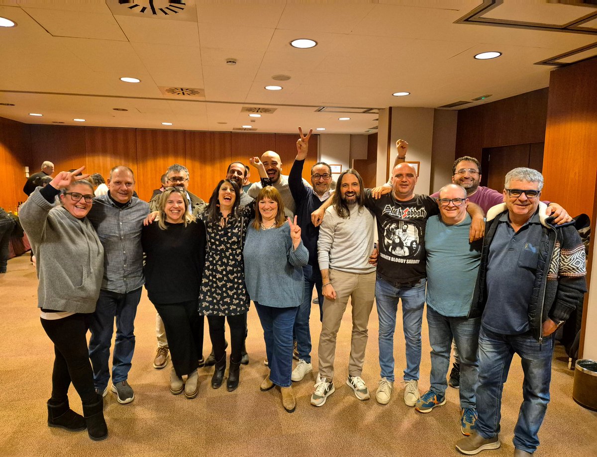 EsterMV_'s tweet photo. Gent de carrer, valenta, compromesa, treballadora, amb valors republicans. Gent del #Baix, gent d'arreu...tornem-hi!!!
Sempre al vostre equip💛✊️
@Esquerra_ERC https://t.co/Trta0nWL2P