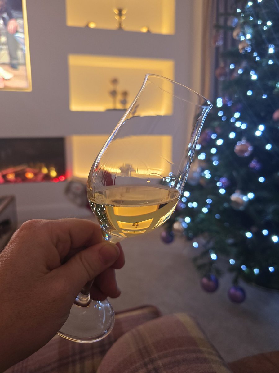 It's beginning to look a lot like Christmas 

#lagavulin