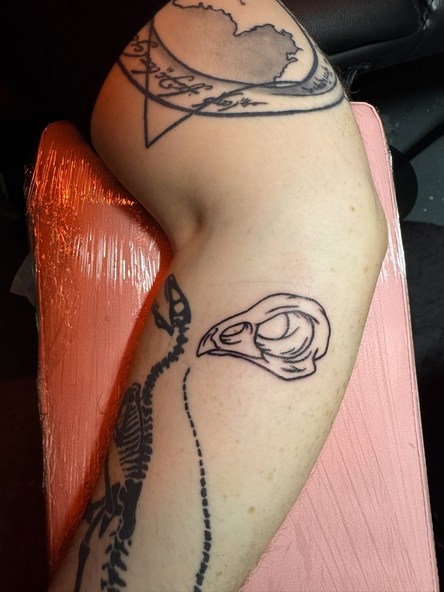 Getting tattooed in <a href="/BoneHeadBham/">BoneHead</a> is a new experience 🤘🏻