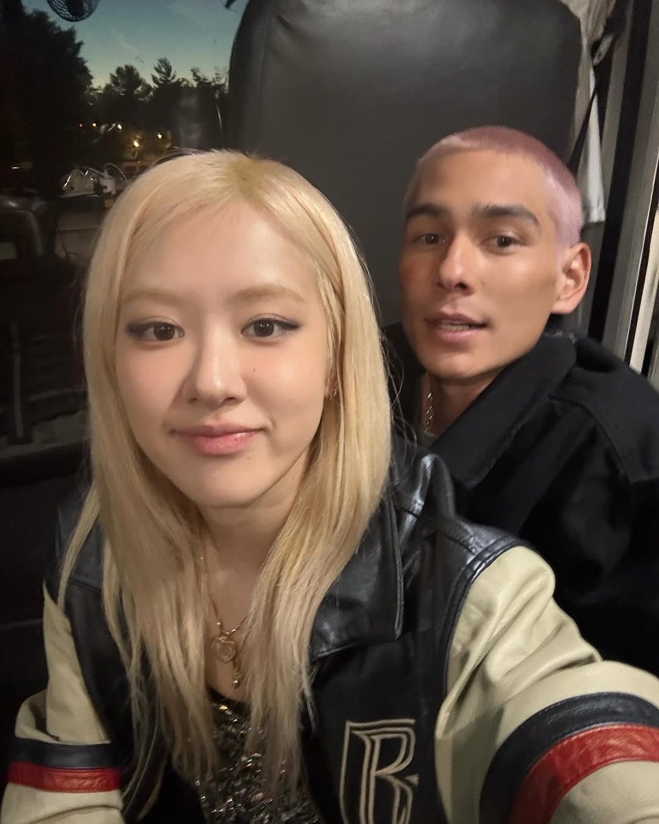 evanmockupdates's tweet image. “are we streaming toxic till the end!!?? 🛹”

evan mock on vampirehollie’s instagram feed.