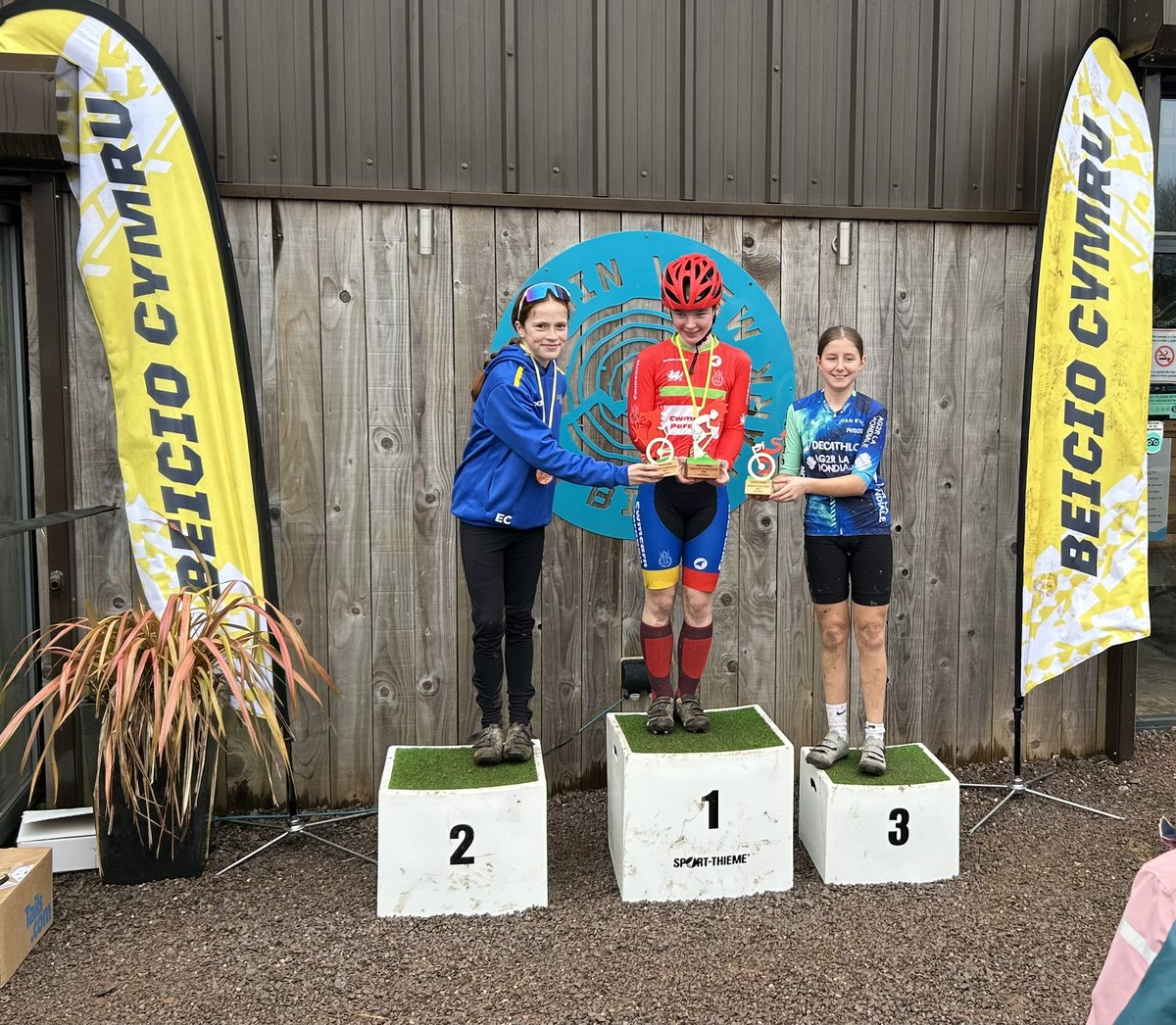 Anna Cox tweet media