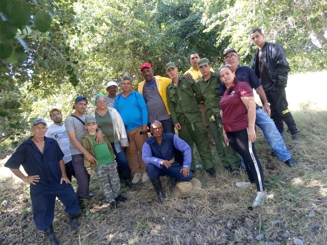 Se concluye con la tarea por el día de hoy, juntos con el Secretario del PCC Provincial Walter Simón Noris se difruta de esta meta lograda con una caldosa y alegría.
#LasTunas
#VamosPorMás
#Cuba🇨🇺