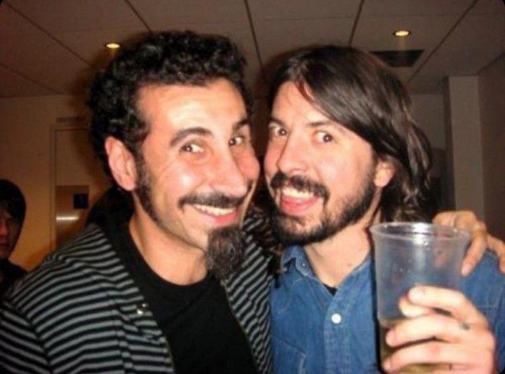 dailysoad's tweet photo. Serj with Dave Grohl https://t.co/ABog5GxDdQ