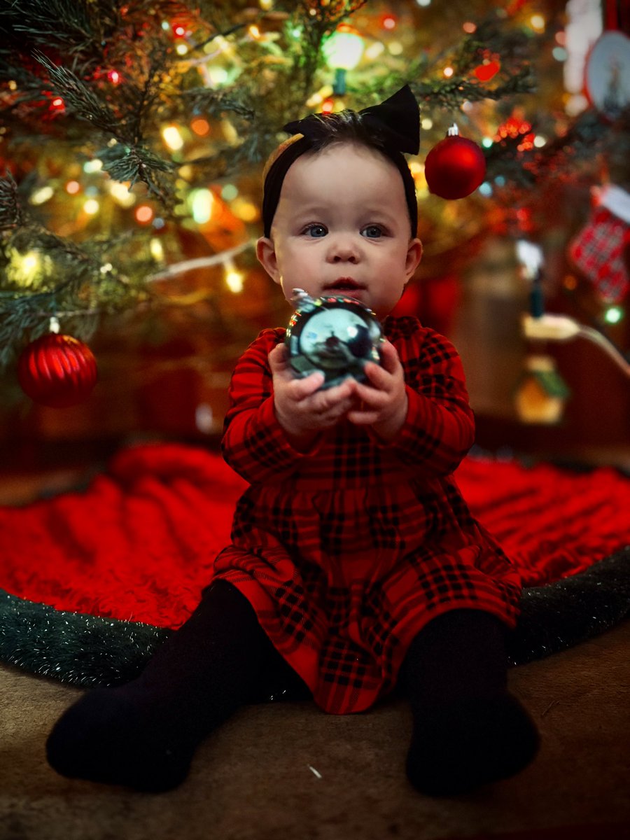 ZCraigATT's tweet photo. Wishing everybody a Merry Christmas and a Happy Holidays! https://t.co/c5Ozp71vvO