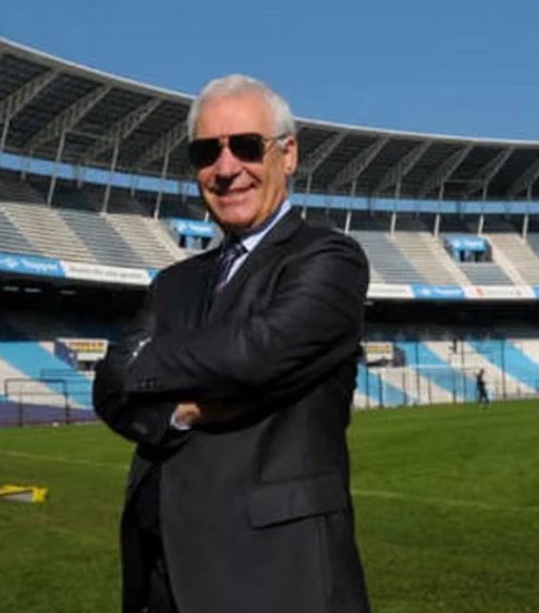 HDRacingClub's tweet image. A Victor, muchas gracias. 

Por levantar al club, futbolística y económicamente.

Se va el mejor presidente de la historia moderna de #Racing.

Pero ahora es momento de dar un salto mayor, de ir por más.

La mejor de las suertes Diego, confiamos plenamente en vos.

VAMOS RACING.