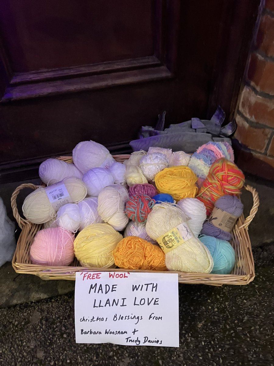 trudydavies1964's tweet image. The Christmas tree we did at Llangurig Chapel.
#MadeWithLlaniLove
‘Made With Llani Love’
Our community knit blankets, hats, mitts, booties at home &amp;amp; then return to the shop. 
We send to all the white knits made to @SandsUK #MemoryBox with all other ones going to hospitals in UK