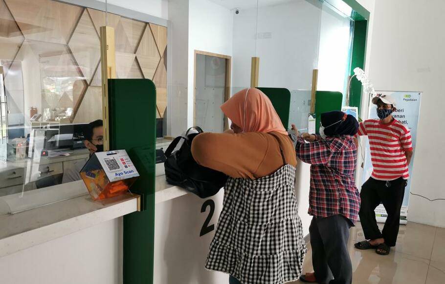 siudase's tweet photo. Pegadaian atau rumah #gadai adalah sebuah individu atau lembaga yang menawarkan jasa #peminjaman uang kepada masyarakat dengan #jaminan benda milik masyarakat yang ingin melakukan #pinjaman uang. 

Bisnis gadai di Indonesia masih terus berkembang. Akhir tahun ini, kinerja bisnis gadai tercatat mengalami pertumbuhan.
