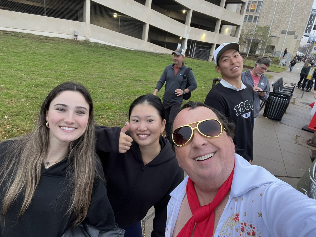 KTsportsmarket's tweet photo. Great Day to get out for 13.1 miles dressed as Elvis with friends.
And thanks to some of my Sports Revenue students out on the course showing support to the runners. No Final tomorrow! #SMUAPSM4371 #SportsBizFun #SemesterOver. https://t.co/Gcm5ZQjU9L