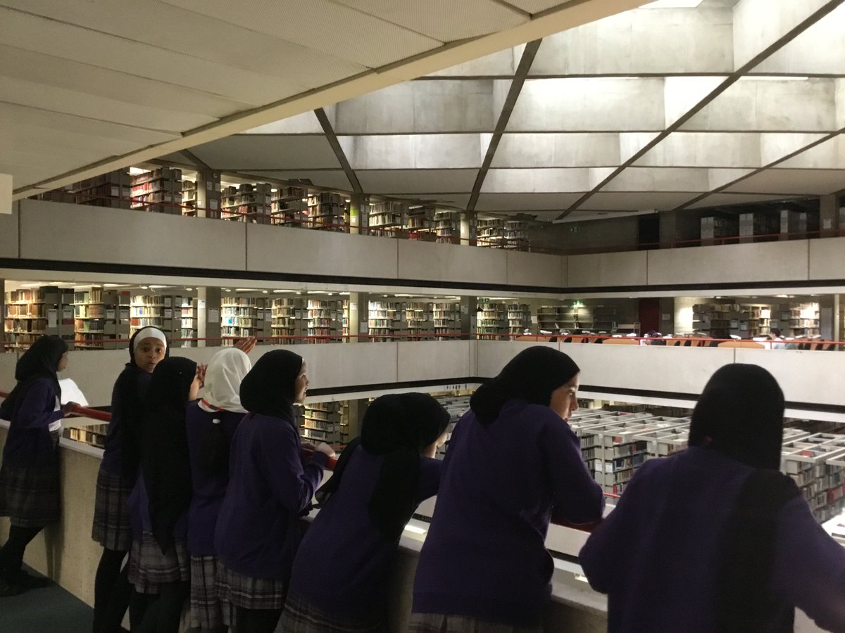 olive_hackney's tweet photo. Our Year 6 pupils took part in an inspirational taster day at @SOAS, where they took a tour of the university campus and and spoke with students and staff members. #Ambition #StarFutures #WeAreStar https://t.co/I00F86utgp