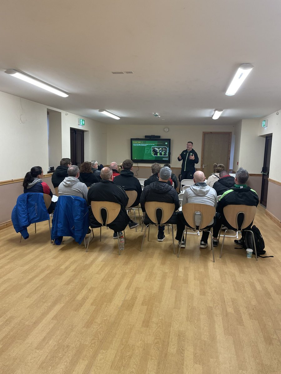 FaiLeitrim's tweet photo. Well done to all the Leitrim and Sligo coaches who took part in our Fundamentals of Goalkeeping workshop in Coolaney over the weekend a massive thank you to @CoolaneyUtd for facilitating the workshop with there fantastic facilities  ⚽️ 👐🏻 https://t.co/z6oFI7Z58i