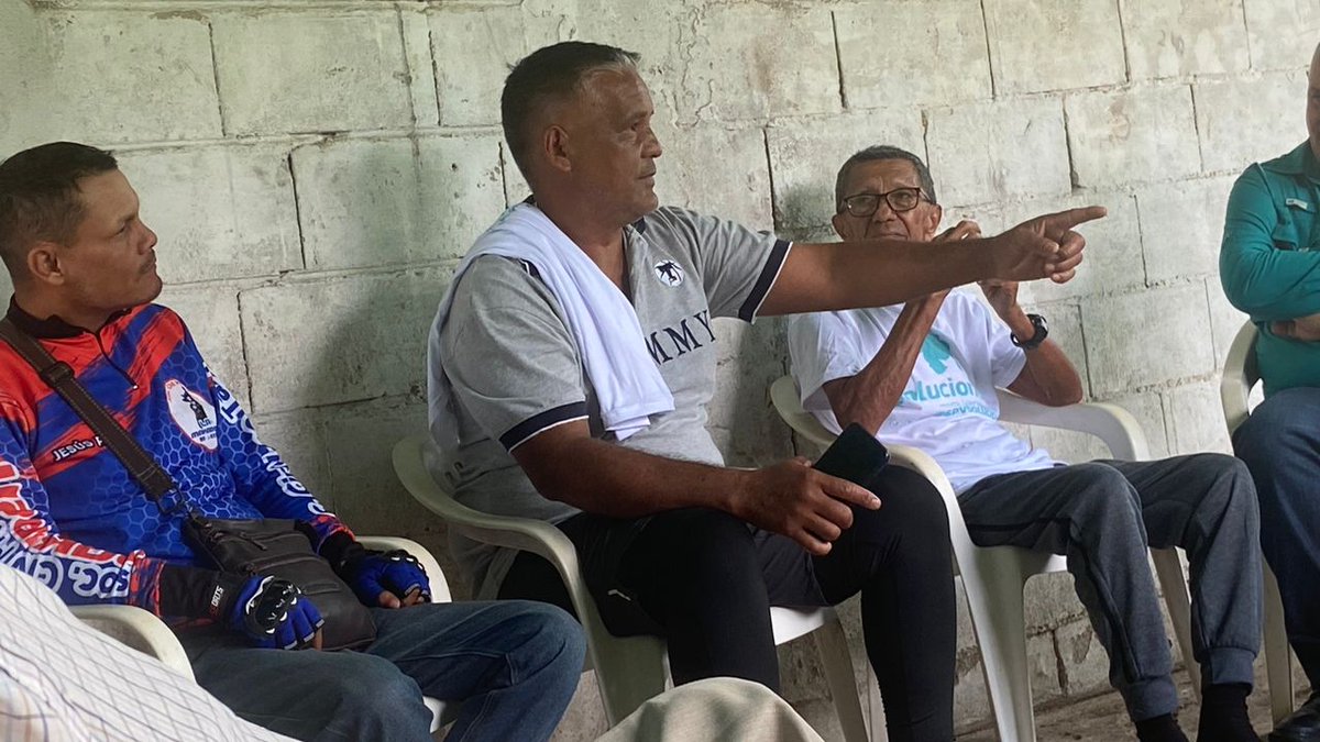 Rayyniel's tweet photo. Hoy Domingo, reunión en #Barinitas, municipio #Bolivar del Estado #Barinas
Conversando con los compañeros sobre la Convención Nacional y Asamblea Seccional de Soluciones Para Venezuela. @SPVSoluciones
Entre otras cosas en materia electoral 2025, se acordó impulsar una justa política de alianzas y presentar la candidatura de Fidel González al Concejo Municipal y Kevin Rojas a la Alcaldía.
Cambio Para Bien!!
#SolucionesEstaEnLaCalle
