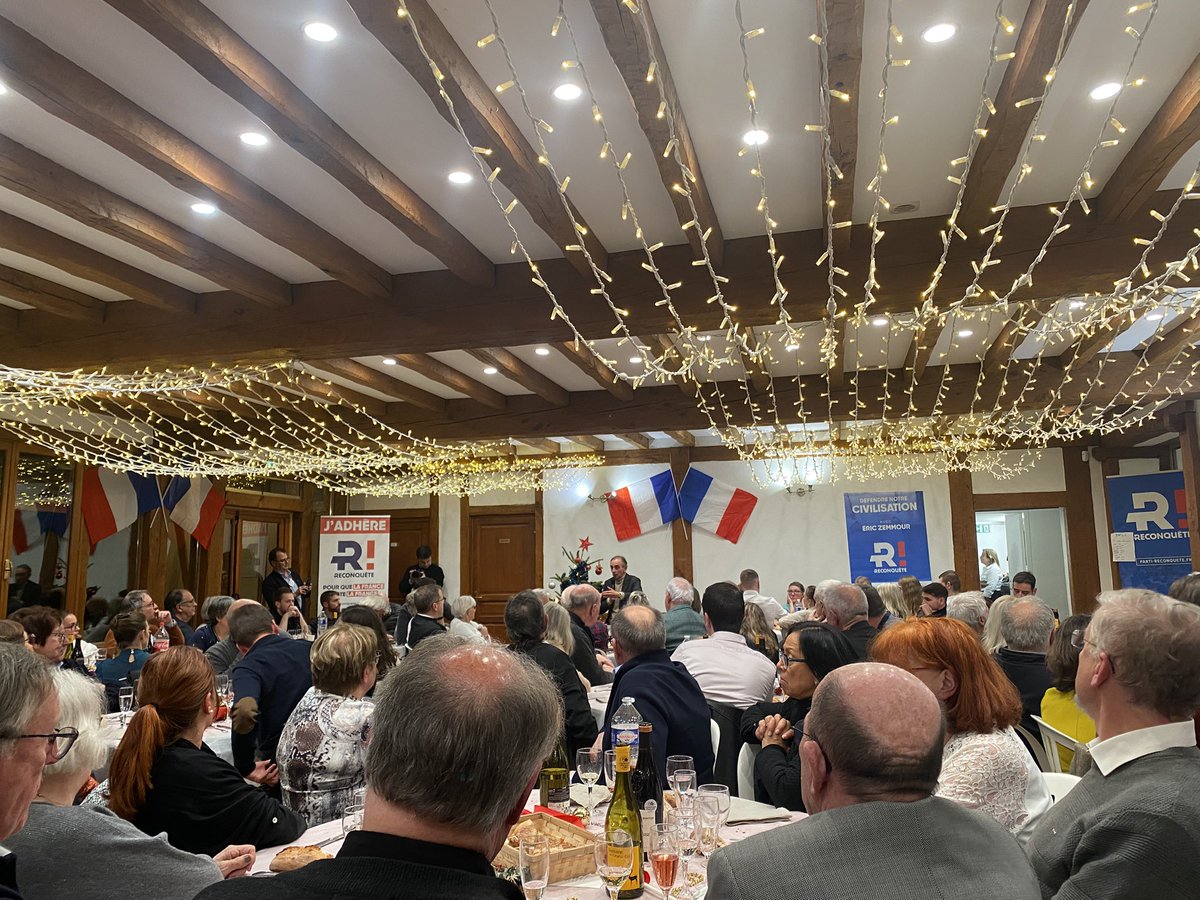 La jeunesse normande au rendez-vous pour accueillir <a href="/ZemmourEric/">Eric Zemmour</a> et <a href="/HilaireBouye/">Hilaire Bouyé</a> au dîner de #Noël !

<a href="/Reconquete_off/">RECONQUÊTE !</a> <a href="/GenZemmour/">GÉNÉRATION ZEMMOUR</a> <a href="/Reconquete_Norm/">RECONQUÊTE | NORMANDIE</a> <a href="/GenerationZ_76/">Génération Z | Seine-Maritime</a> <a href="/Reconquete27/">Reconquête ! | Eure</a> @76_reconquete