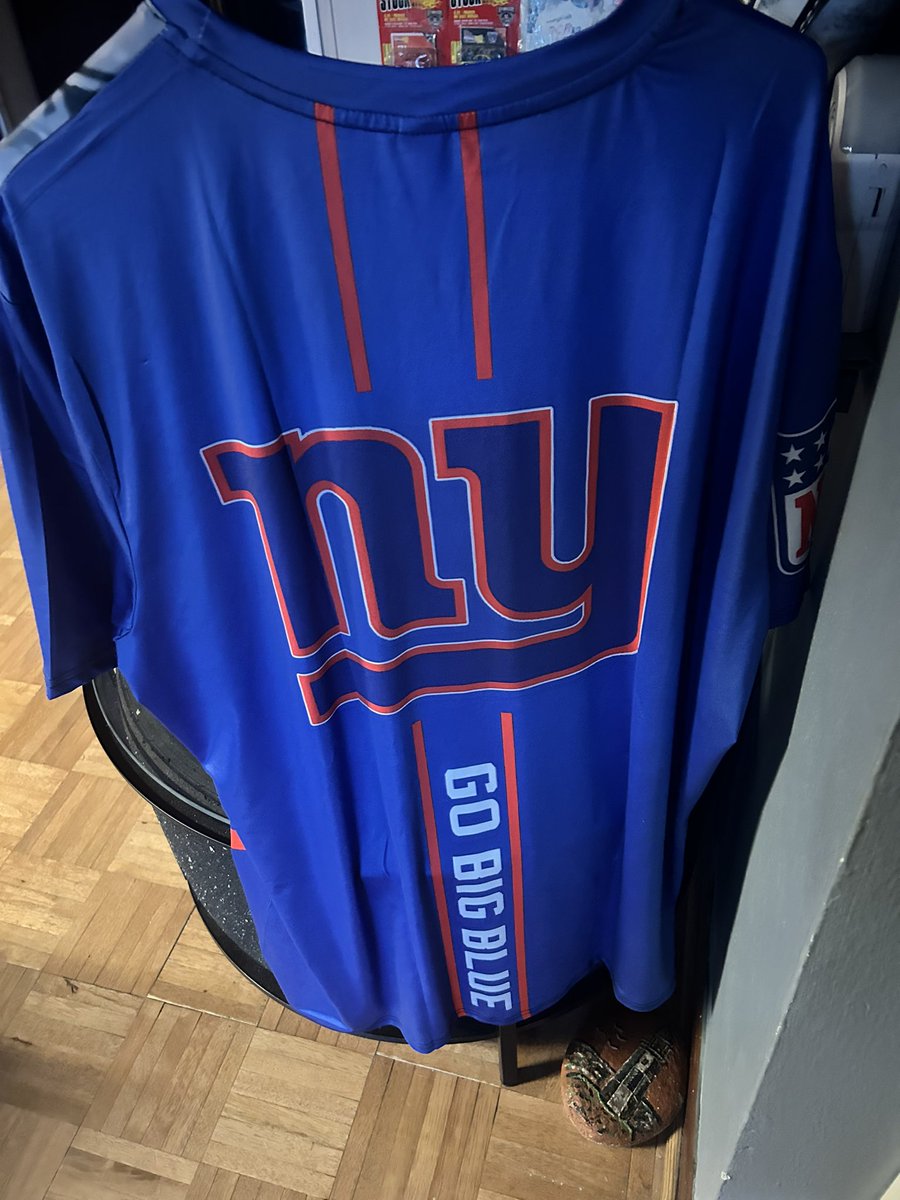 nyluv516's tweet photo. New Giants Stuff https://t.co/GiX94tyCjR