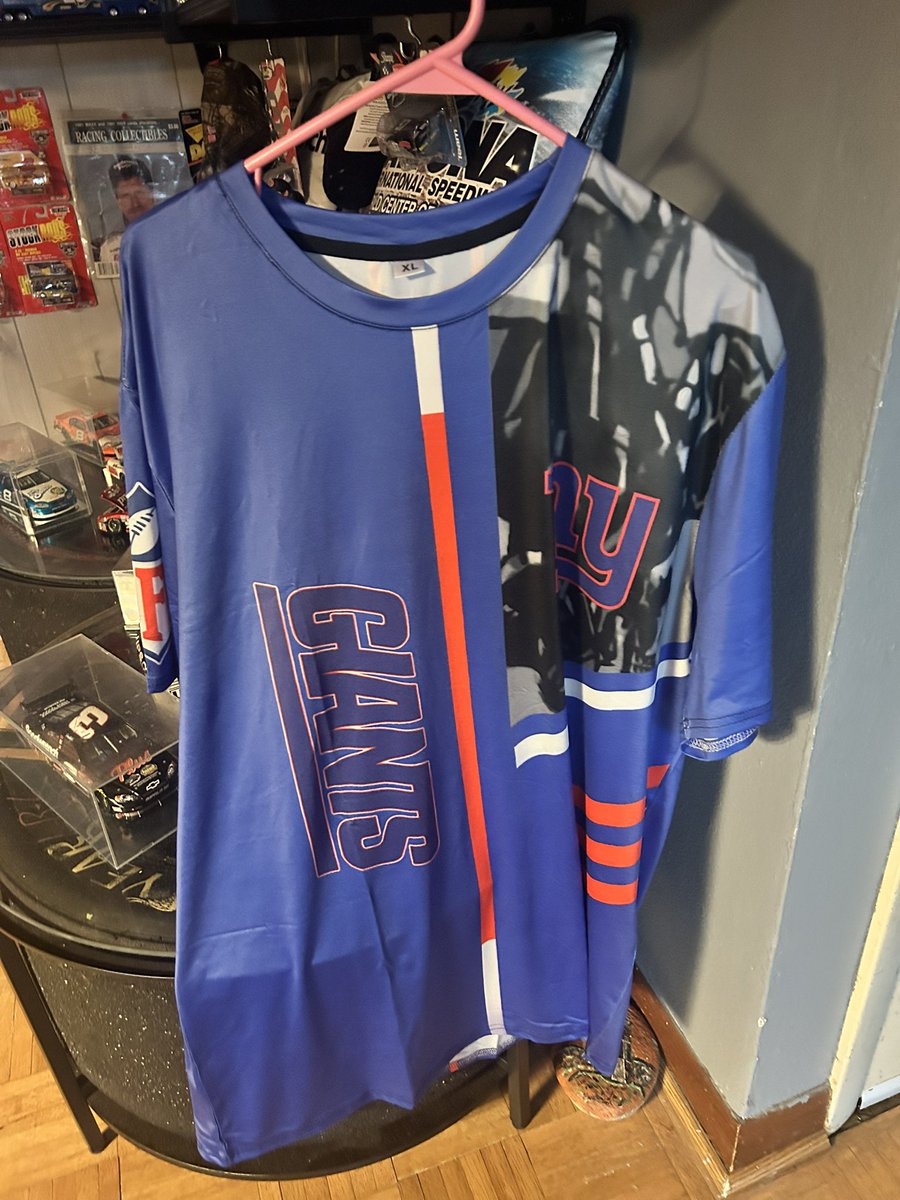 nyluv516's tweet photo. New Giants Stuff https://t.co/GiX94tyCjR