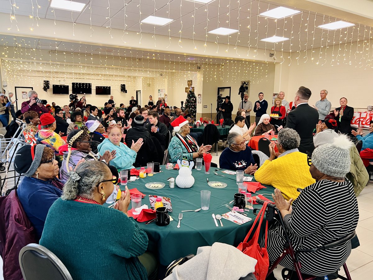 We were blessed to have THE Mr. T here for the 3rd year in A ROW to visit our senior citizens (and us)!
This event is co sponsored by the Mission, Comptroller Suzanna Mendoza's office, and the Palmer House Hilton.
Thank you for all of the support ! God bless!