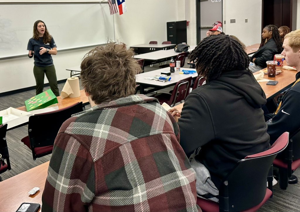 FCA alumni Savannah Brewer visited the PHS huddle this morning and encouraged them to get an accountability partner to help keep them focused on their faith. #FCA