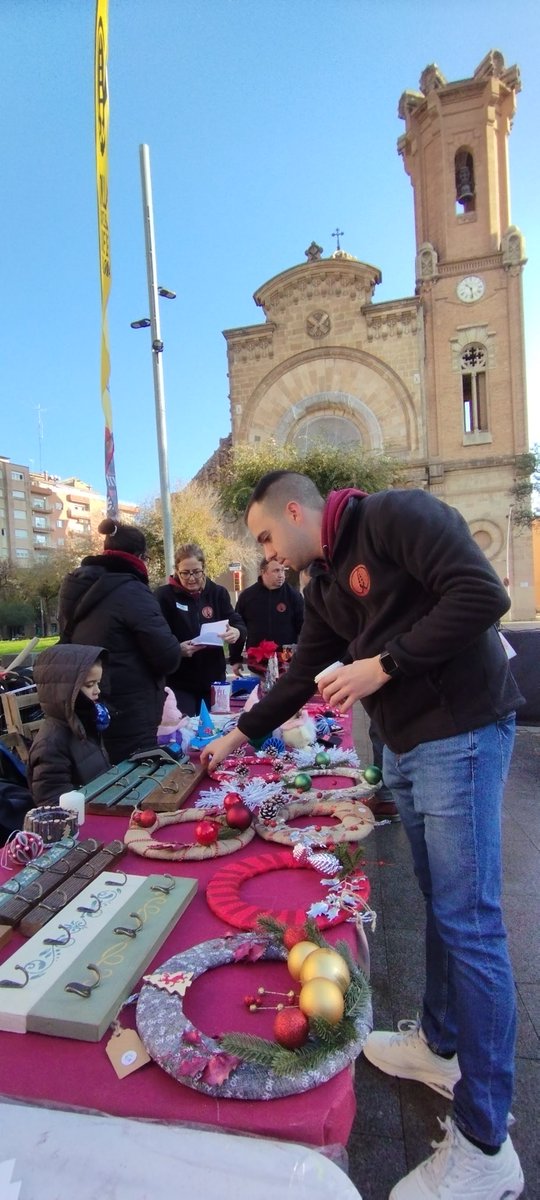 jovedebarcelona's tweet photo. La Colla Castellera Jove de Barcelona col·labora amb @la_marato de @som3cat, enguany dedicada a les malalties respiratòries.

Ahir al nostre dinar de gala vam recaptar 311€ en el pernil solidari, i avui a l'acte solidari organitzat pel @CMCPSA hem recaptat 304€! #LaMarató3Cat https://t.co/tK5D7a0e1R