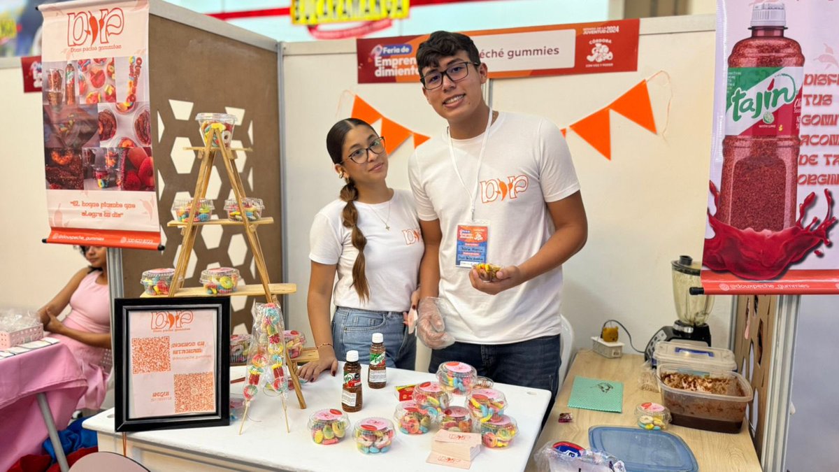 GobCordoba_'s tweet photo. ¡Aún estás a tiempo!
La feria Córdoba Joven te espera en el Centro Comercial Nuestro hasta las 8:00 p.m.😎

Más de 30 jóvenes de los municipios de Córdoba se reúnen en este espacio para comercializar y dar a conocer sus talentos y productos. https://t.co/eHMKAGFugj