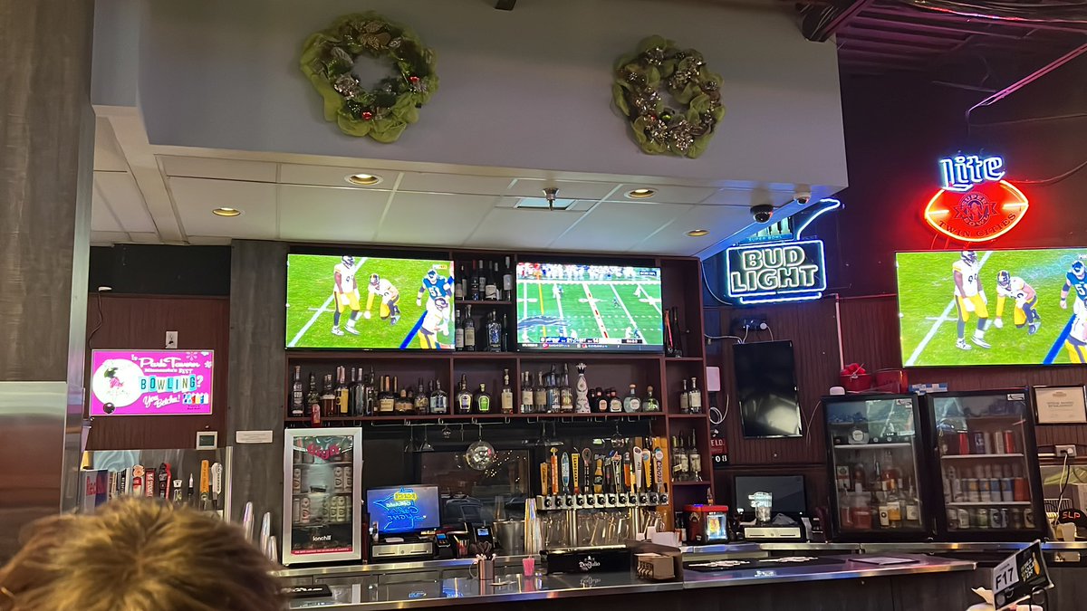 jnavara's tweet image. Hanging out at @ParkTavernSLP watching football before the @Vikings game tomorrow night. Figured I would run into @jzulgad