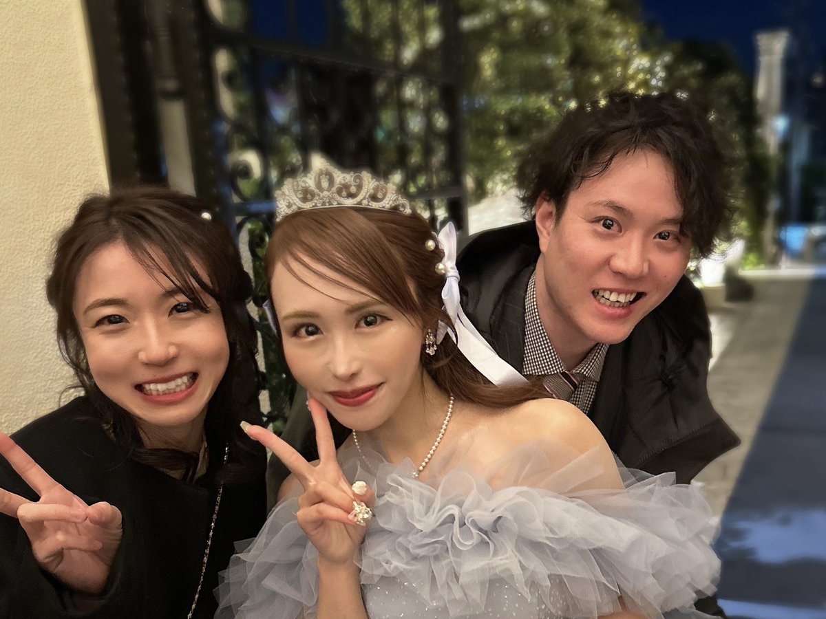 Hasuki_official's tweet photo. おすずの結婚式！

結婚ホンマにおめでとう🎉🍾
これからも夫婦共々よろしゅう！ https://t.co/bvABz8dF7h