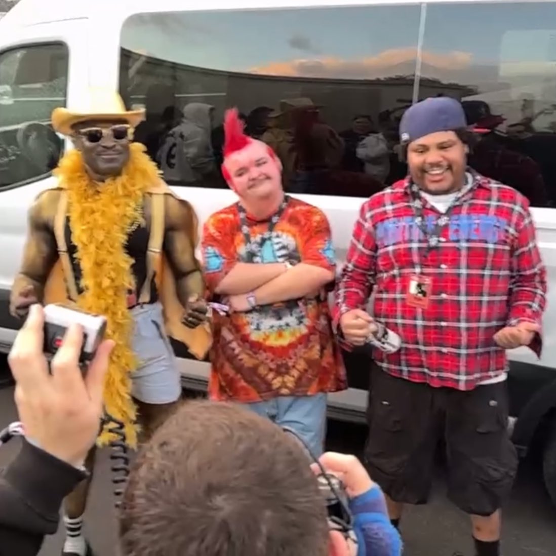 fishtankconsume's tweet photo. Full Backstage Moment 
So wholesome seeing Burt this happy, 

Shoutout F1LTHY for giving our big bro this opportunity 🙏0️⃣0️⃣🙏

#fishtanklive #fishtankdotlive #fishtank https://t.co/IS2Rif2aab