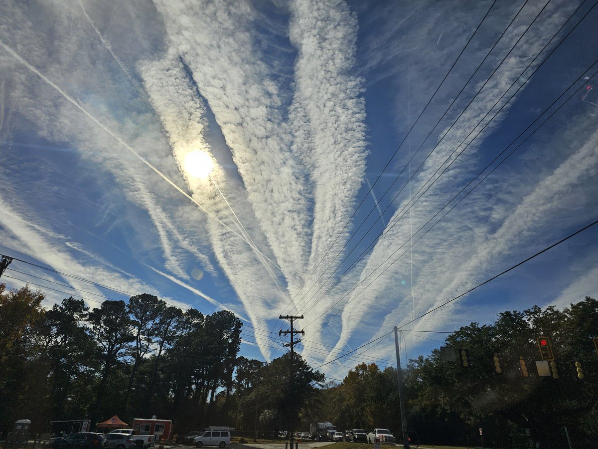 #ContrailBelievers love it when the sun is masked by "contrails".