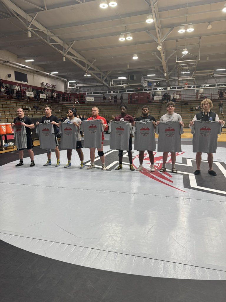mtncatwrestling's tweet photo. Midwest Classic Results: 

Trevon Gray - 8th
Cooper Warshel - 8th
Isaiah Vance - 3rd
Isaiah Vance - Most Falls Award
Team - 11th out of 43

#upjwrestling #brothersforlife https://t.co/x28fIOAVtd