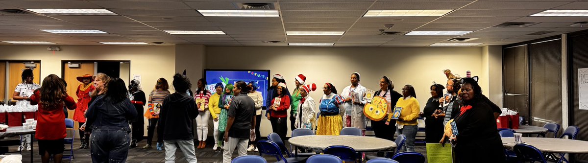 Shara_Wilson99's tweet photo. Friday PD was about celebrating the hard work we do as Literacy Specialists, it was a day of gratitude that flowed both ways, with focus on the students that make this job so enjoyable! LAS teamwork, mindset, and LITERACY! https://t.co/4pKA0Eq01F