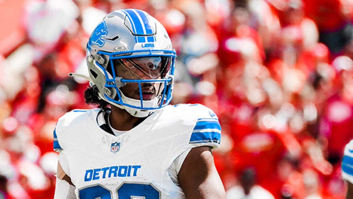 HippSports's tweet photo. INJURY: Lions CB Khalil Dorsey is still down after that last play. Dan Campbell and both teams have come onto the field. He was finally put on the stretcher and taken off the field https://t.co/X6XybtYF9d