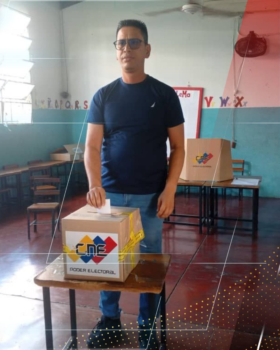 TupamaroMRT_'s tweet photo. ¡Trabajando juntos por la justicia comunitaria! 🗳️

🔴⚫ Nuestro Alcalde TUPAMARO del Municipio @mrtpapelon1 @francessco_4020 ejerció su derecho al voto en el proceso de elección de Jueces y Juezas de Paz Comunal 2024 #15Dic 🇻🇪

#TupamaroTomaCaracas https://t.co/sgSugzOLjS