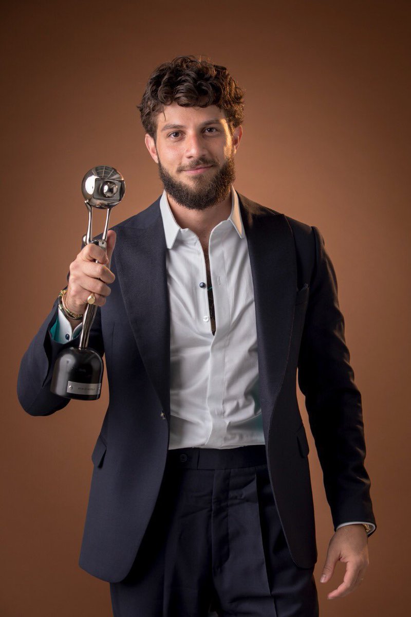 chaydaily's tweet photo. Tópico: Chay Suede + Melhores do Ano. 👑

Ator Revelação de 2014, pelo José Alfredo de #Império.

Ator Coadjuvante de 2018, pelo Icaro de #SegundoSol.

Ator de Novela de 2021, pelo Danilo/Domênico de #AmorDeMãe.

Ator de Novela de 2024, pelo Mavi de #ManiaDeVocê. https://t.co/pHlSAqyxiR