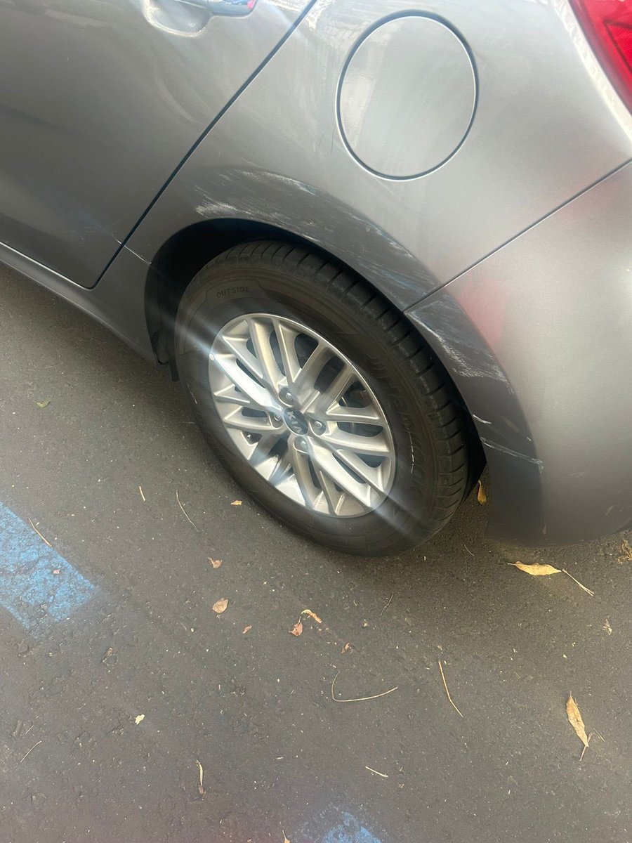 vicfda's tweet photo. @AlcaldiaAO uno de sus trabajadores que van en sus camionetas brandeadas me dio un golpe y se dio a la fuga. Qué tipo de trabajadores tienen? Vivimos en un lugar donde nuestras autoridades no respetan.   @_AOdigital https://t.co/oPaq9jdJzT