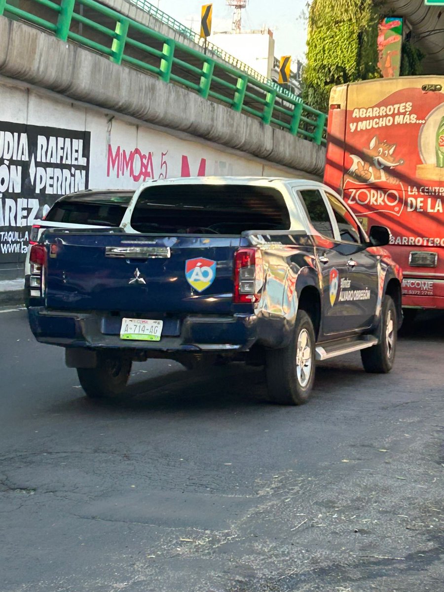 vicfda's tweet photo. @AlcaldiaAO uno de sus trabajadores que van en sus camionetas brandeadas me dio un golpe y se dio a la fuga. Qué tipo de trabajadores tienen? Vivimos en un lugar donde nuestras autoridades no respetan.   @_AOdigital https://t.co/oPaq9jdJzT