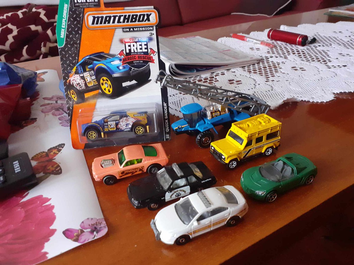 FJansky's tweet photo. My new Matchbox cars @BlenderWheels @WeLoveDiecast @DiecastAddicts @DiecastIsetta #matchbox #matchboxcars #matchboxdiecast #matchboxsuperfast #matchboxworkingrigs #landrover #opel #ford #policecar #dakar #convertible https://t.co/nrwfUPs4gU