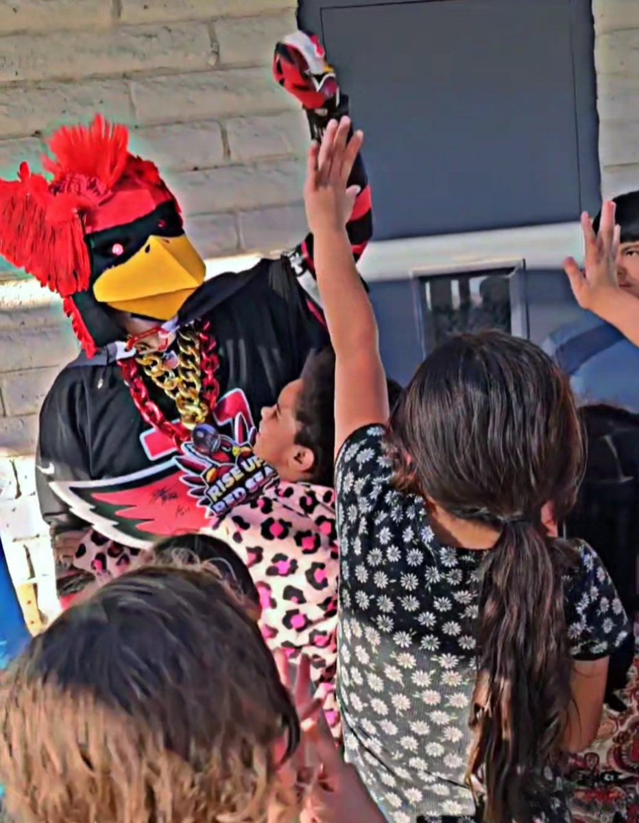 Big_Red_Rage's tweet photo. @AZCardinals @MarvHarrisonJr I don't know how this works, but the #RedRage will feel just as excited as these kids! Happy Holidays #AZCardinals #BirdGang! #RiseUpRedSea #MaseratiMarv #LegendInTheMaking https://t.co/LANpxlVqwh