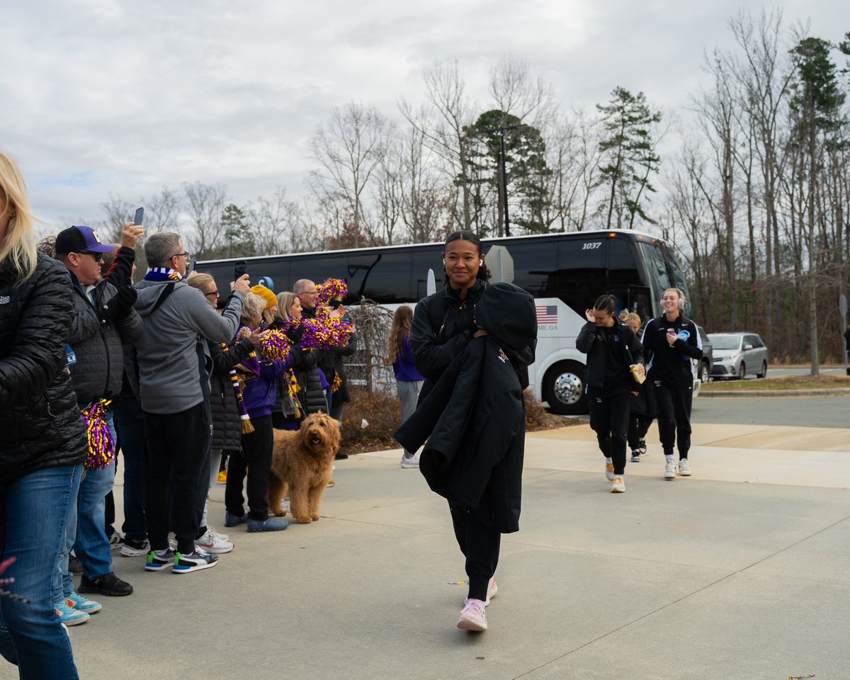 MinnStSoccer's tweet photo. What a welcome 🥹 https://t.co/R8GBNy4C4M