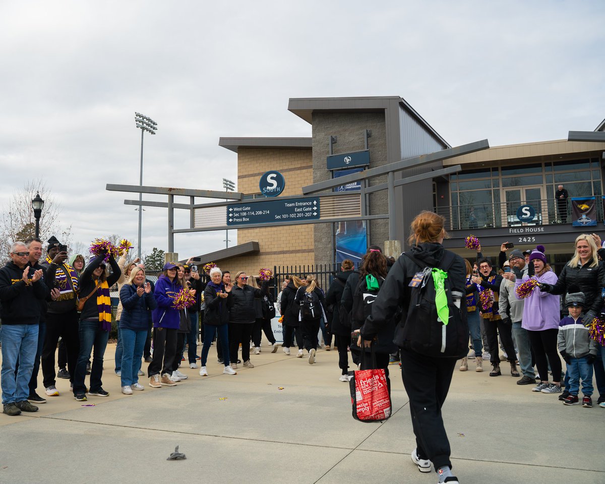 MinnStSoccer's tweet photo. What a welcome 🥹 https://t.co/R8GBNy4C4M